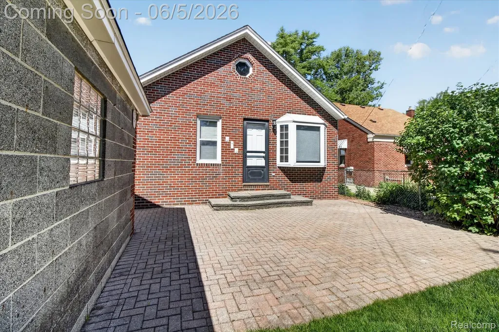 9825 Becker Avenue Allen Park City MI 48101