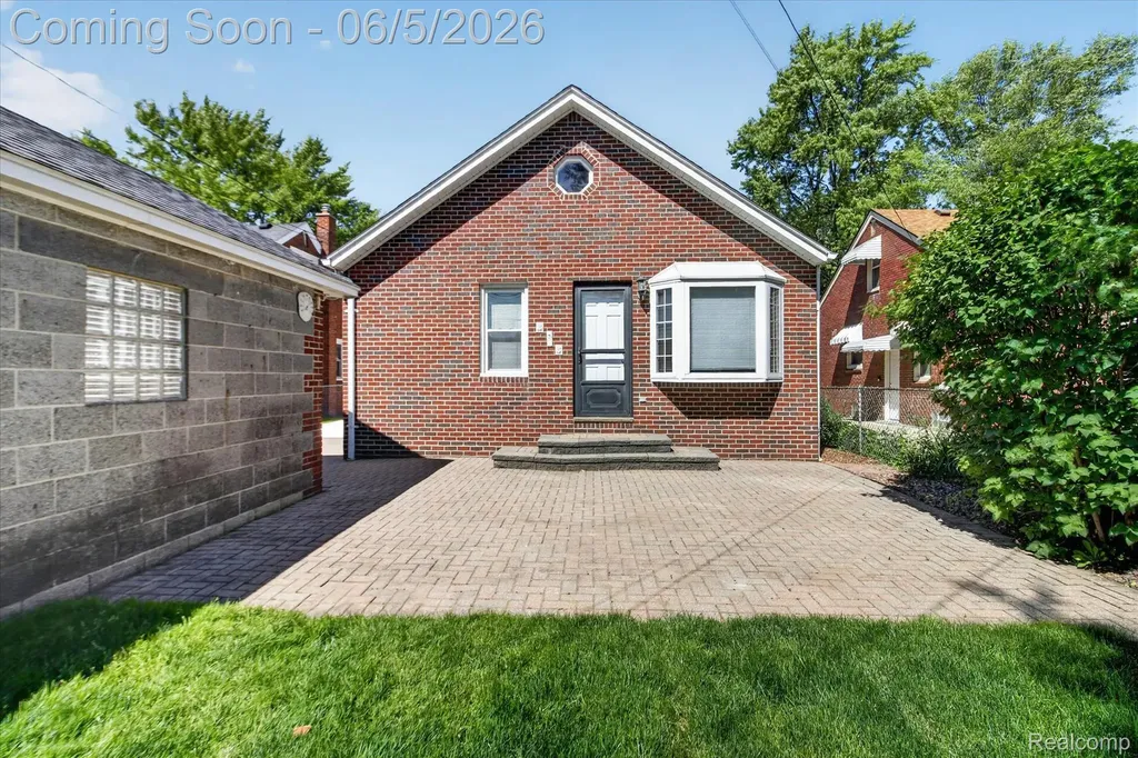 9825 Becker Avenue Allen Park City MI 48101