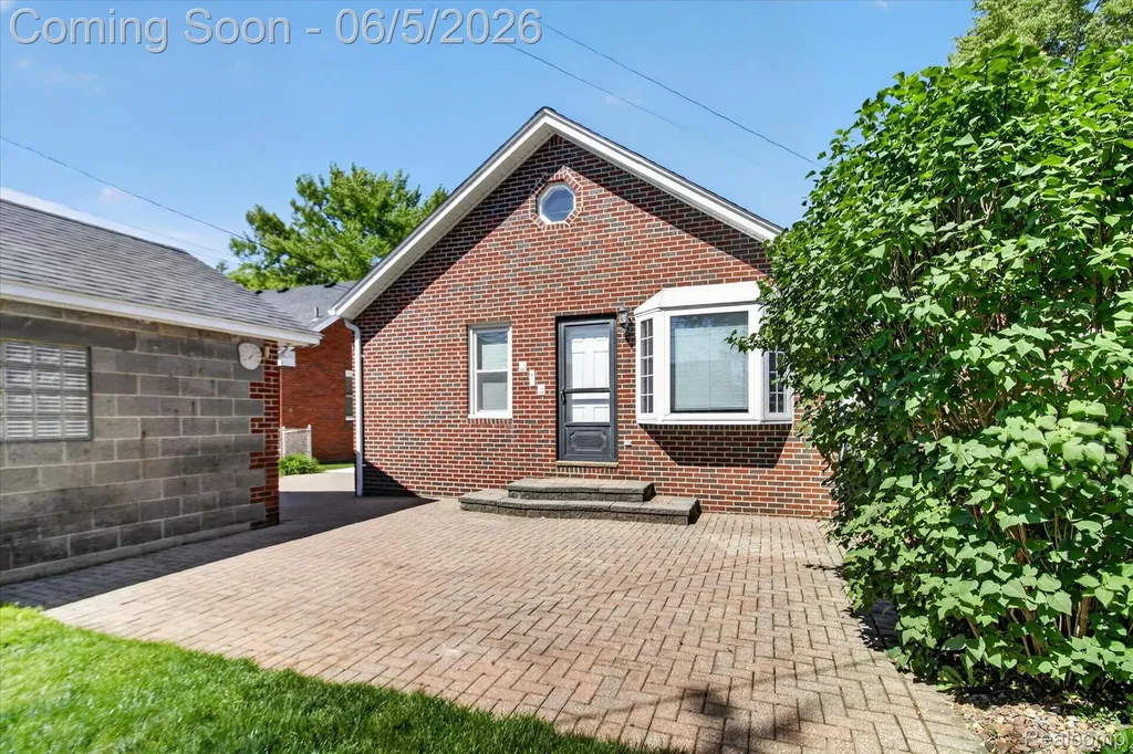 9825 Becker Avenue Allen Park City MI 48101