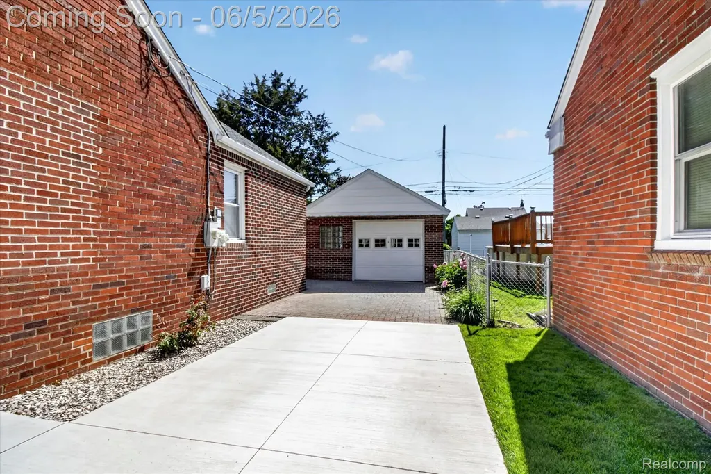 9825 Becker Avenue Allen Park City MI 48101