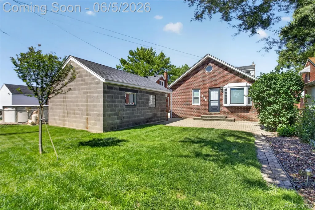9825 Becker Avenue Allen Park City MI 48101