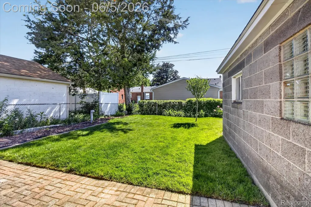 9825 Becker Avenue Allen Park City MI 48101
