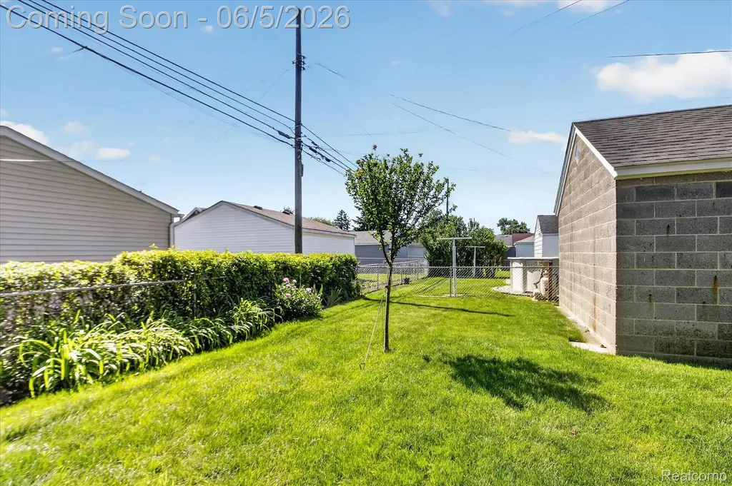 9825 Becker Avenue Allen Park City MI 48101
