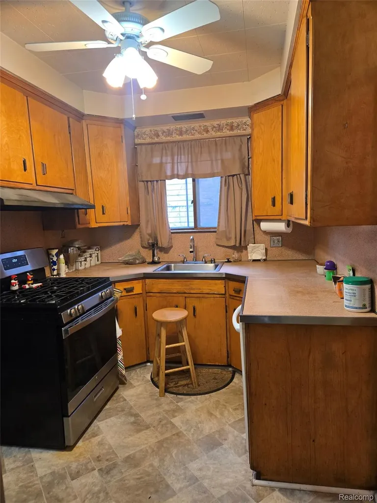 16250 Cherrylawn Street Detroit City MI 48221