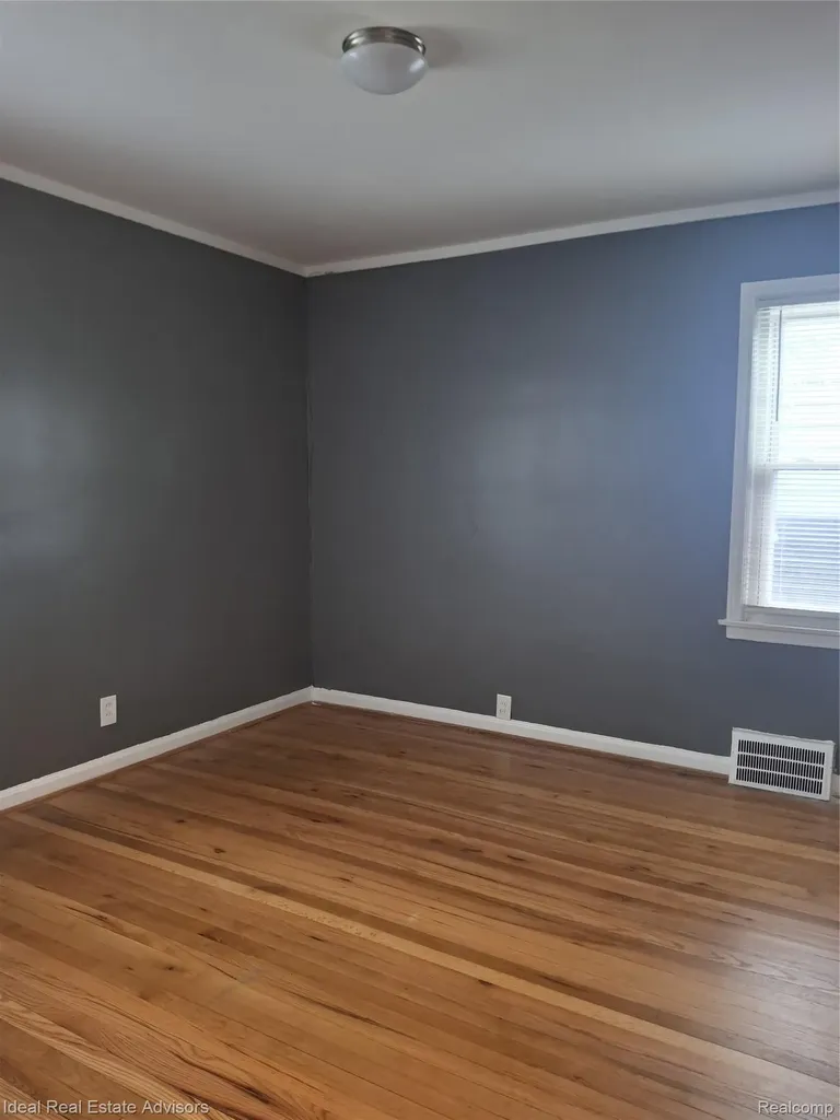 19969 Elkhart Street Harper Woods City MI 48225