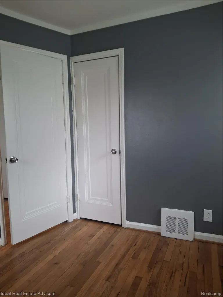 19969 Elkhart Street Harper Woods City MI 48225