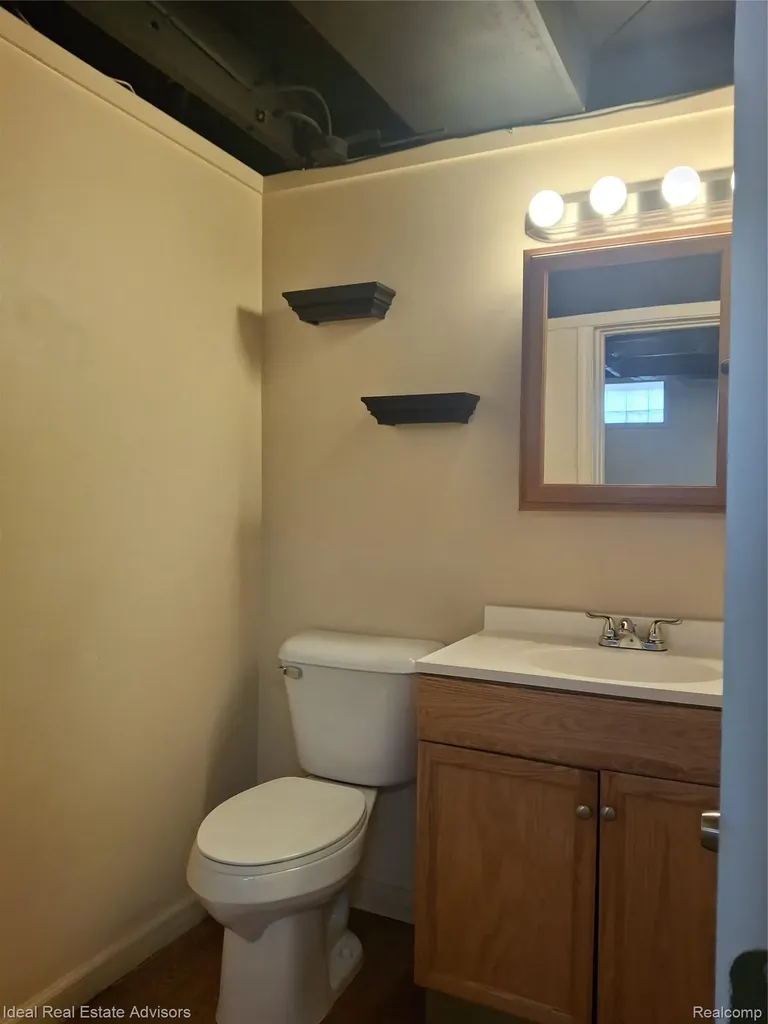 19969 Elkhart Street Harper Woods City MI 48225