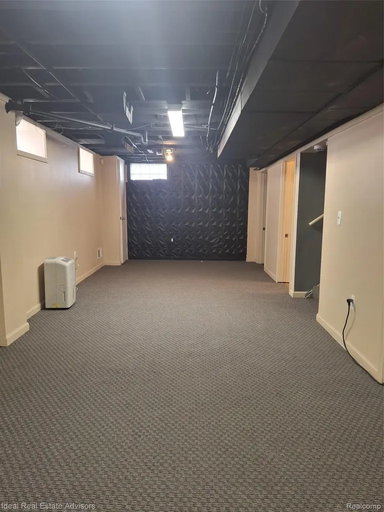 19969 Elkhart Street Harper Woods City MI 48225