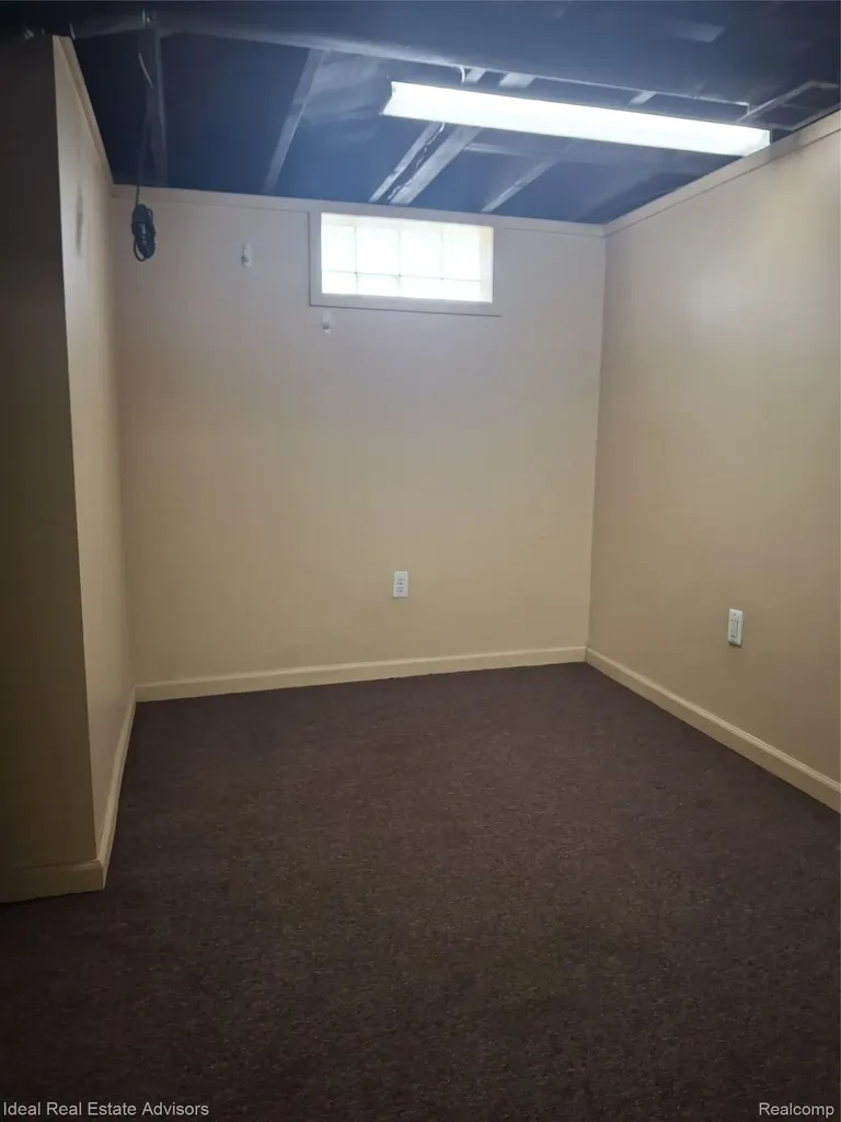 19969 Elkhart Street Harper Woods City MI 48225