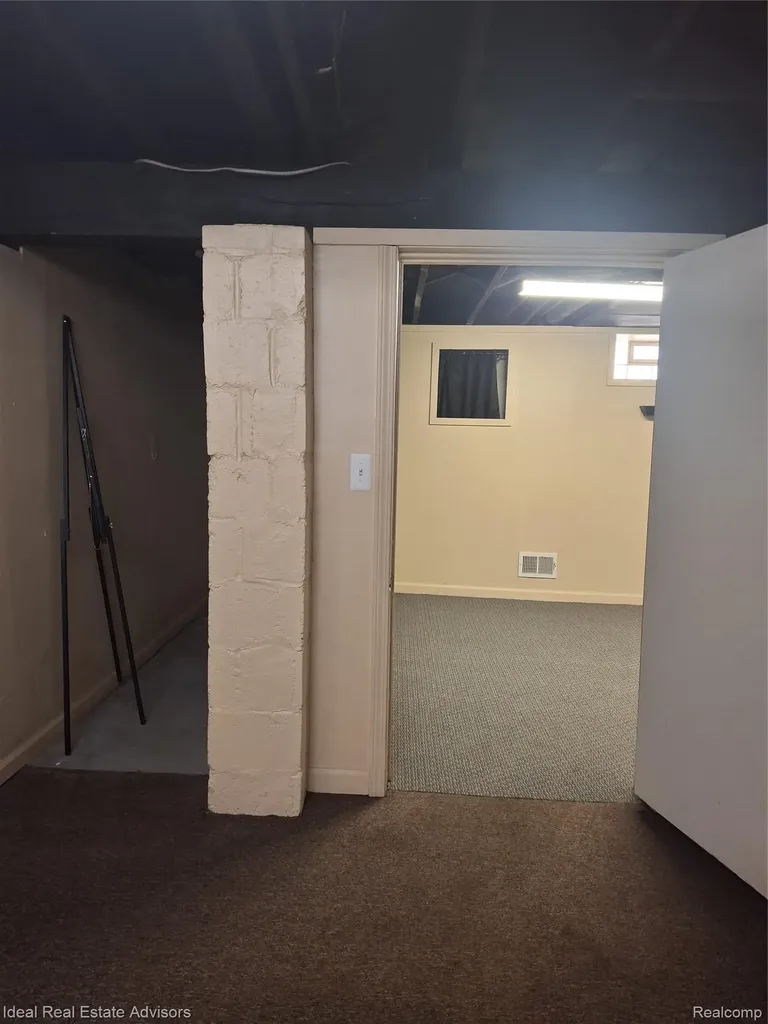 19969 Elkhart Street Harper Woods City MI 48225