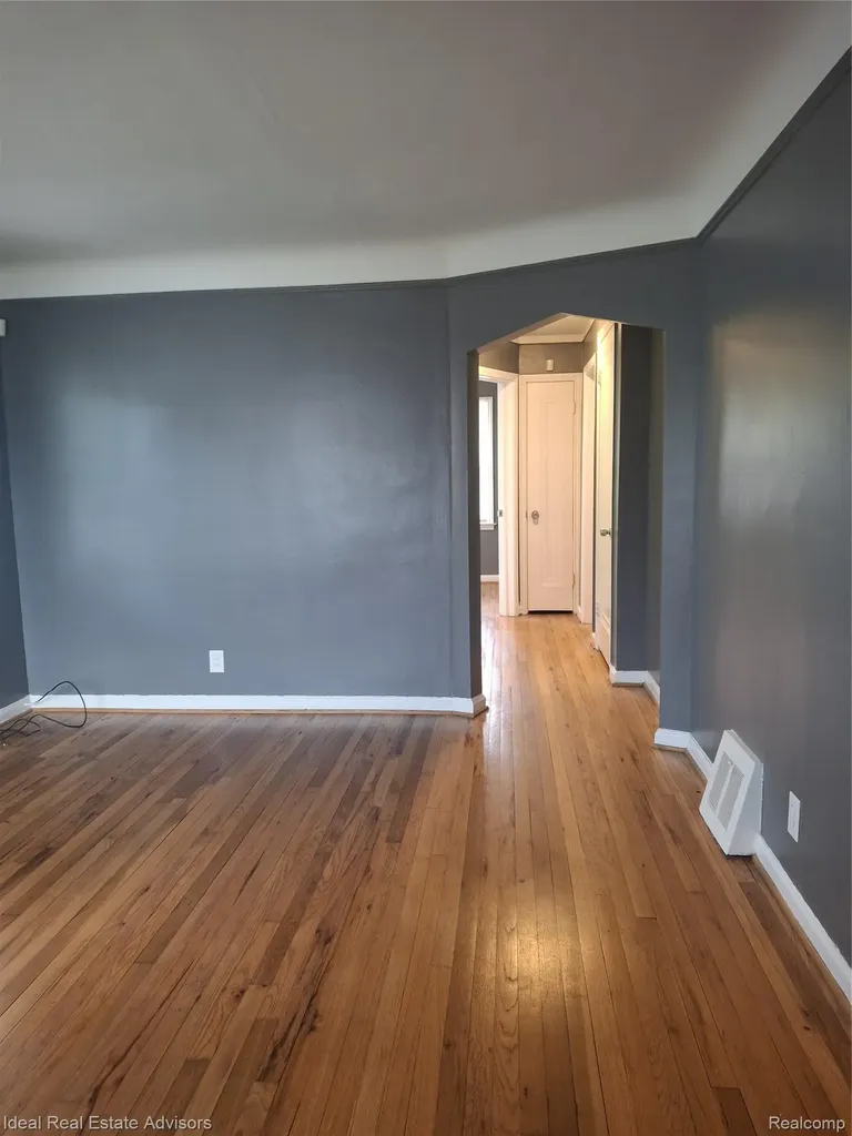 19969 Elkhart Street Harper Woods City MI 48225
