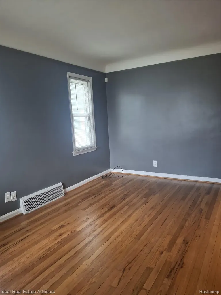 19969 Elkhart Street Harper Woods City MI 48225