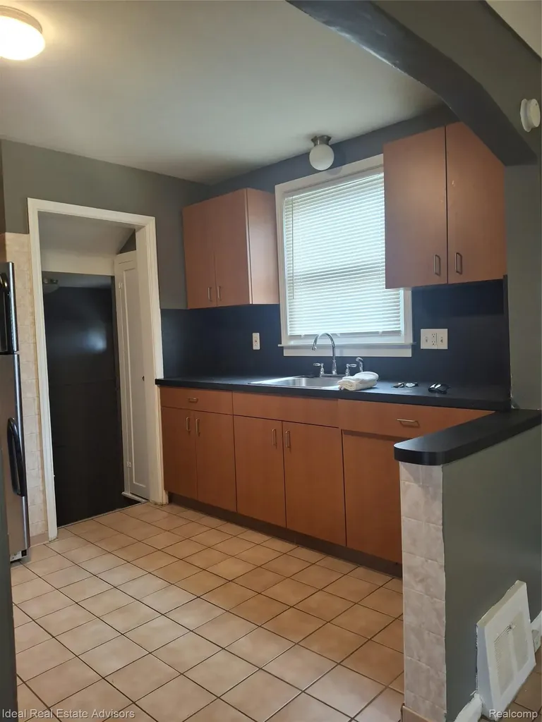 19969 Elkhart Street Harper Woods City MI 48225