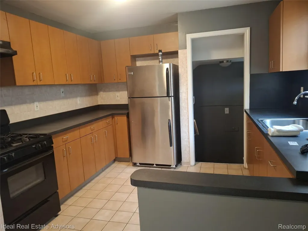 19969 Elkhart Street Harper Woods City MI 48225