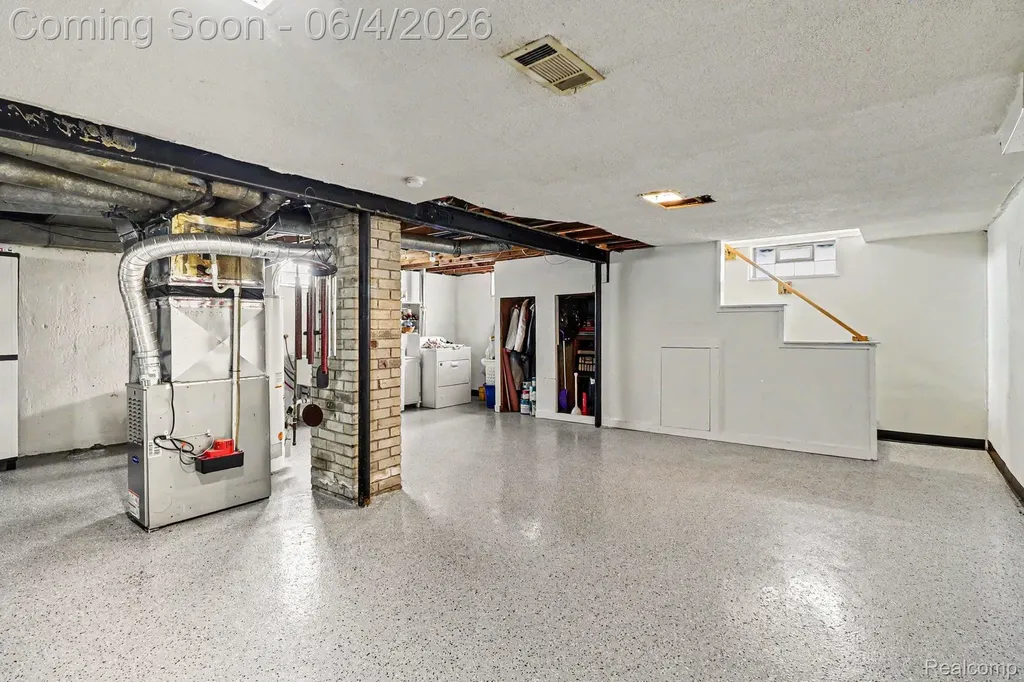 6608 Helen Street Garden City City MI 48135