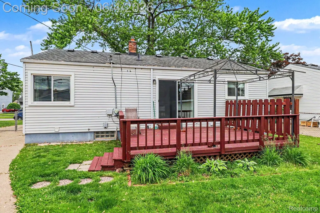6608 Helen Street Garden City City MI 48135