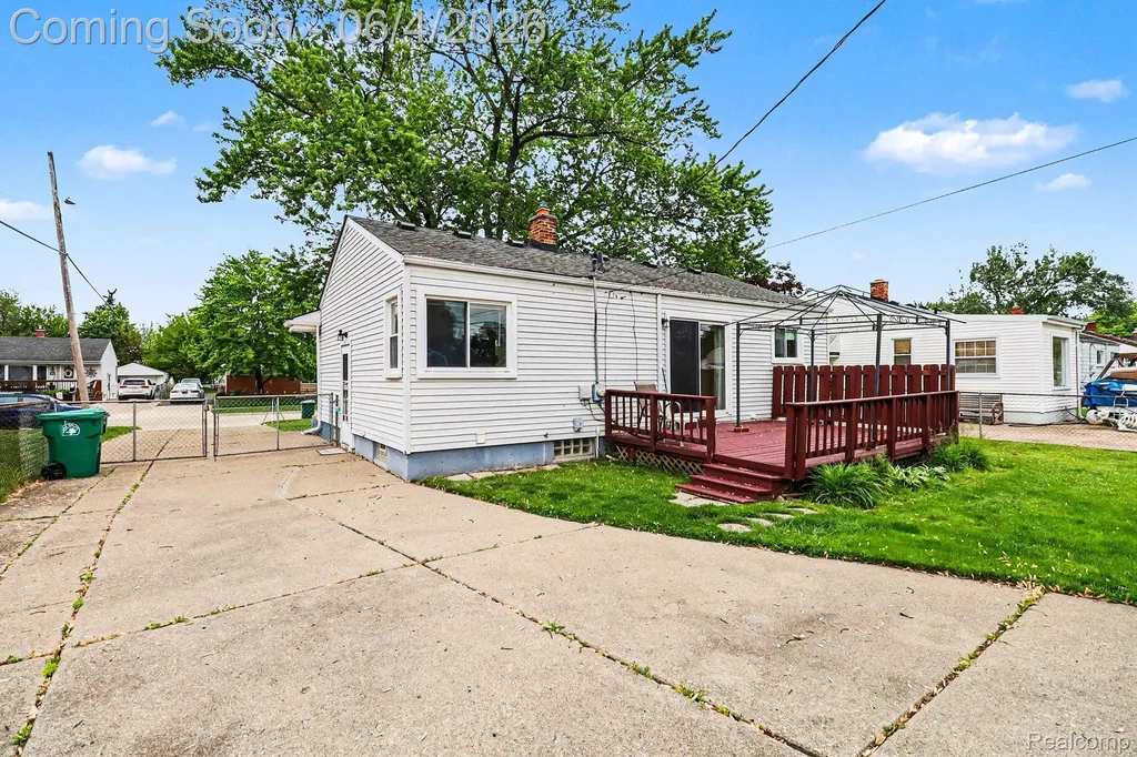 6608 Helen Street Garden City City MI 48135