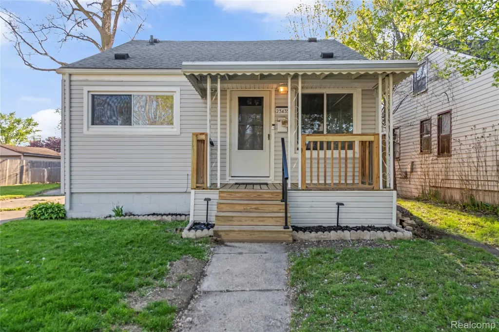 23435 Vance Avenue Hazel Park City MI 48030