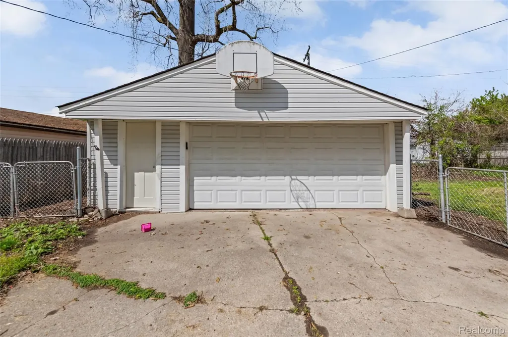 23435 Vance Avenue Hazel Park City MI 48030
