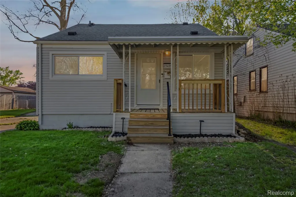 23435 Vance Avenue Hazel Park City MI 48030