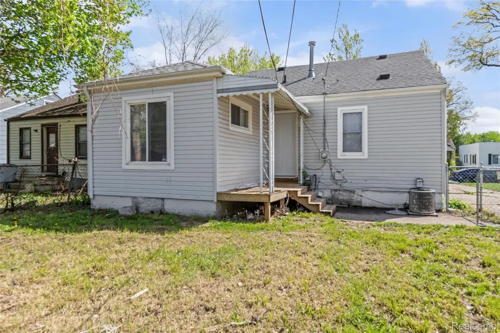 23435 Vance Avenue Hazel Park City MI 48030