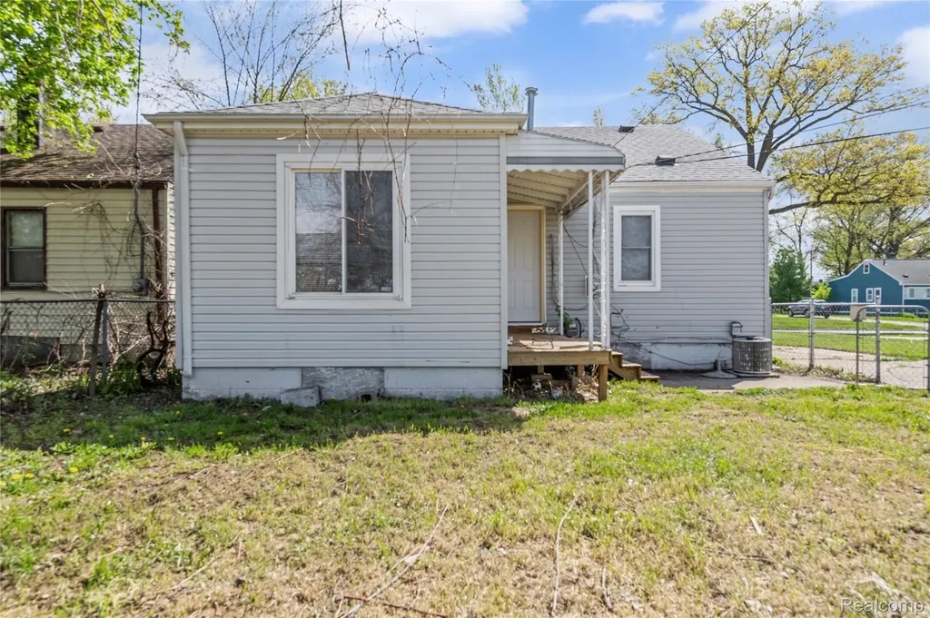 23435 Vance Avenue Hazel Park City MI 48030