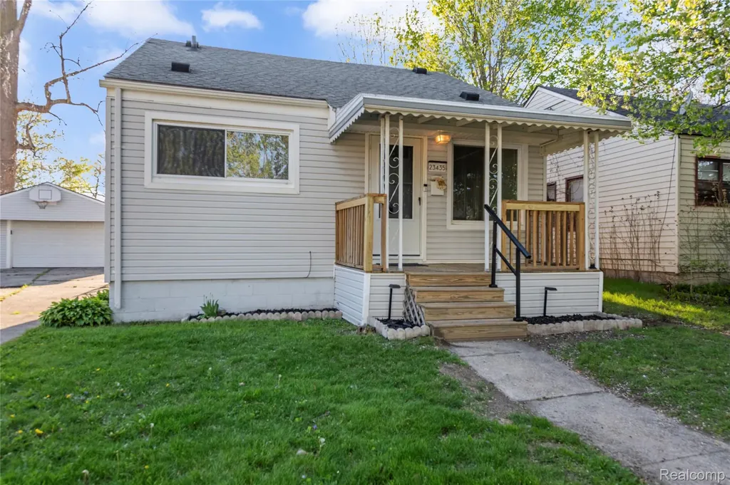 23435 Vance Avenue Hazel Park City MI 48030