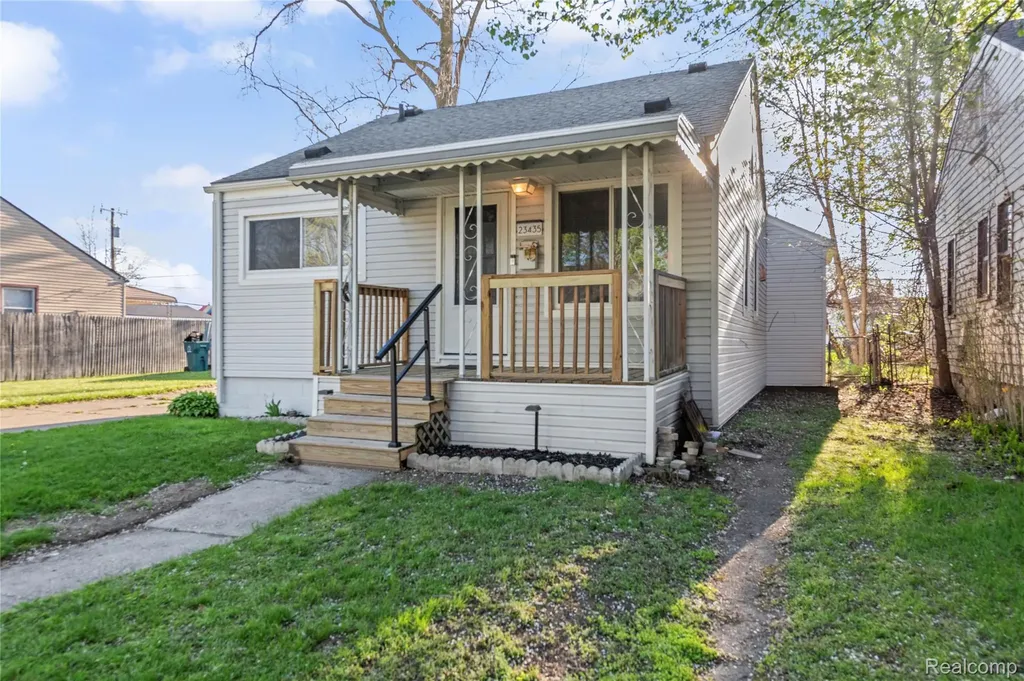 23435 Vance Avenue Hazel Park City MI 48030