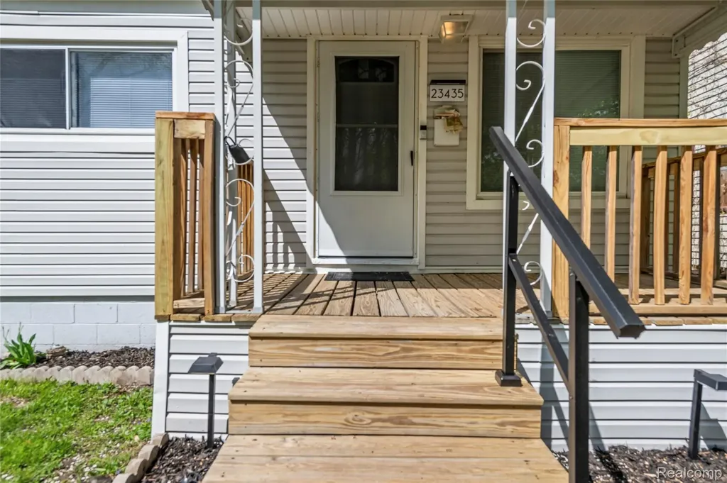 23435 Vance Avenue Hazel Park City MI 48030