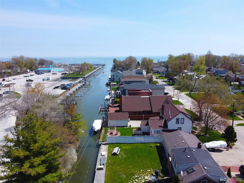 22419 Milner Street St. Clair Shores City MI 48081