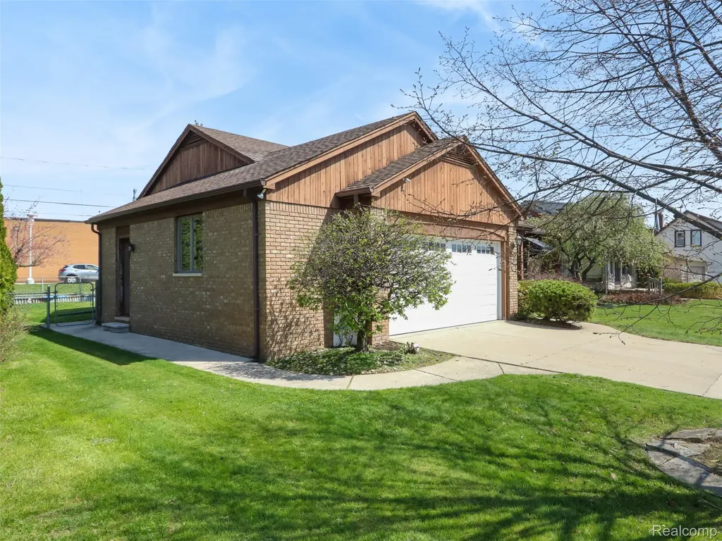 22419 Milner Street St. Clair Shores City MI 48081