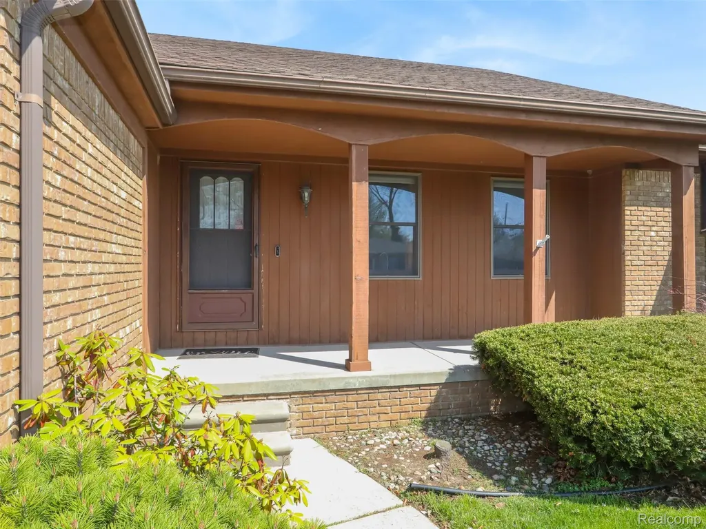 22419 Milner Street St. Clair Shores City MI 48081