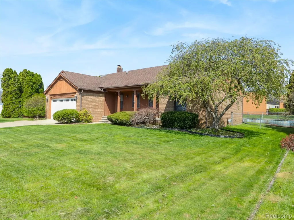 22419 Milner Street St. Clair Shores City MI 48081