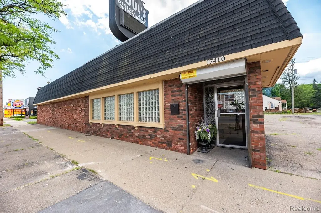 17420 E Warren Detroit City MI 48224
