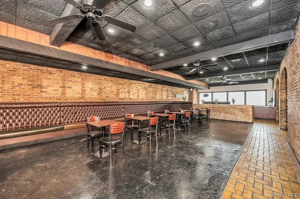 17420 E Warren Detroit City MI 48224