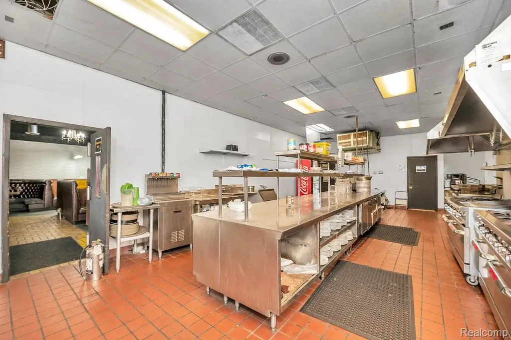 17420 E Warren Detroit City MI 48224