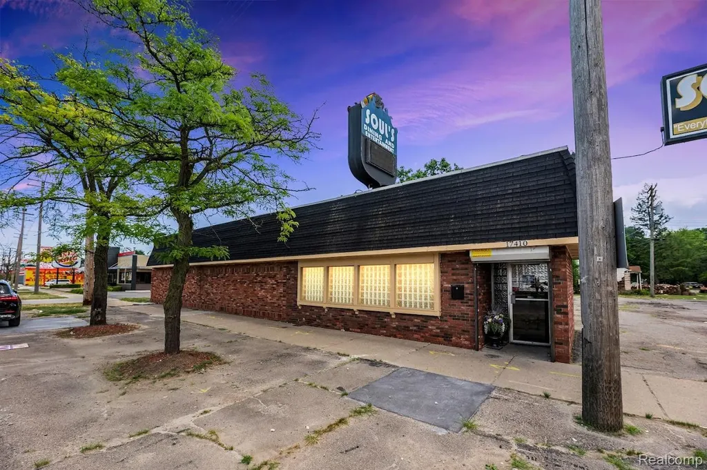 17420 E Warren Detroit City MI 48224