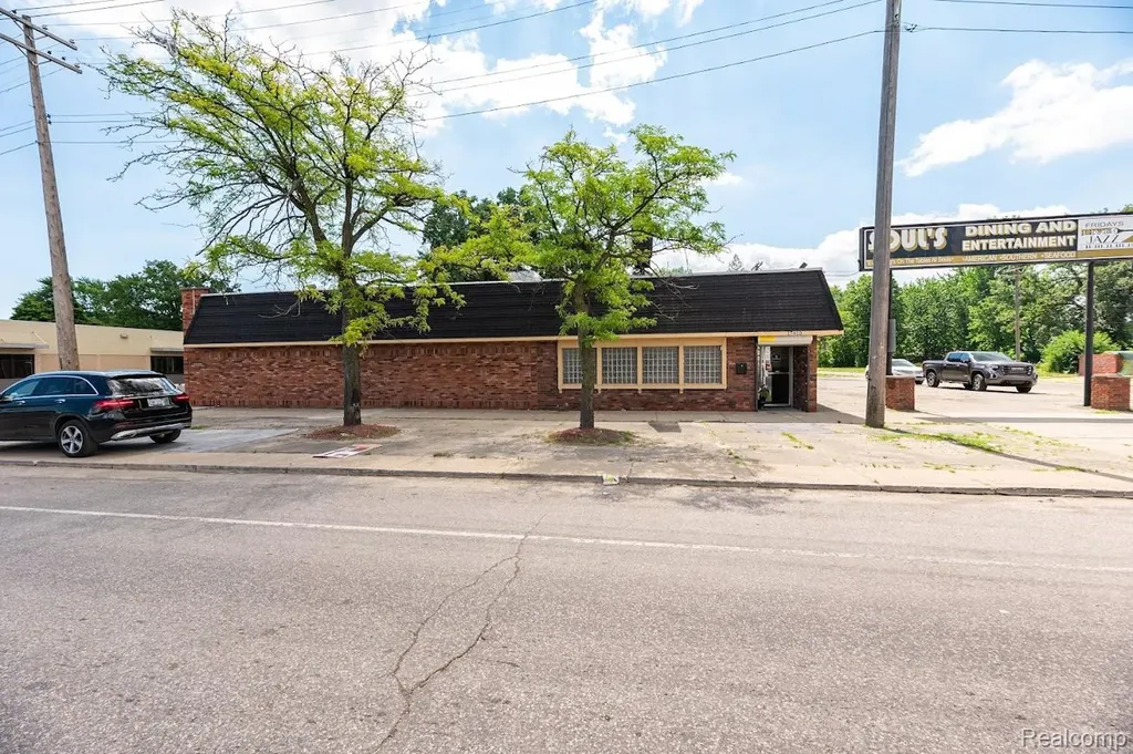 17420 E Warren Detroit City MI 48224