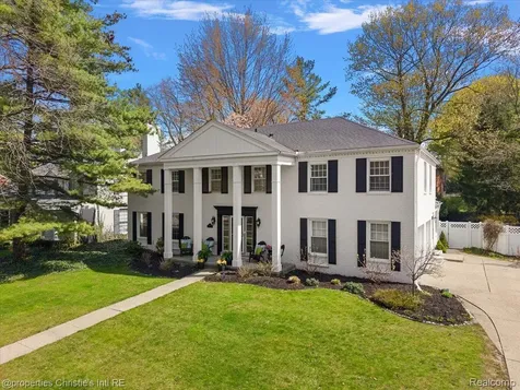 234 Lincoln Road Grosse Pointe City MI 48230