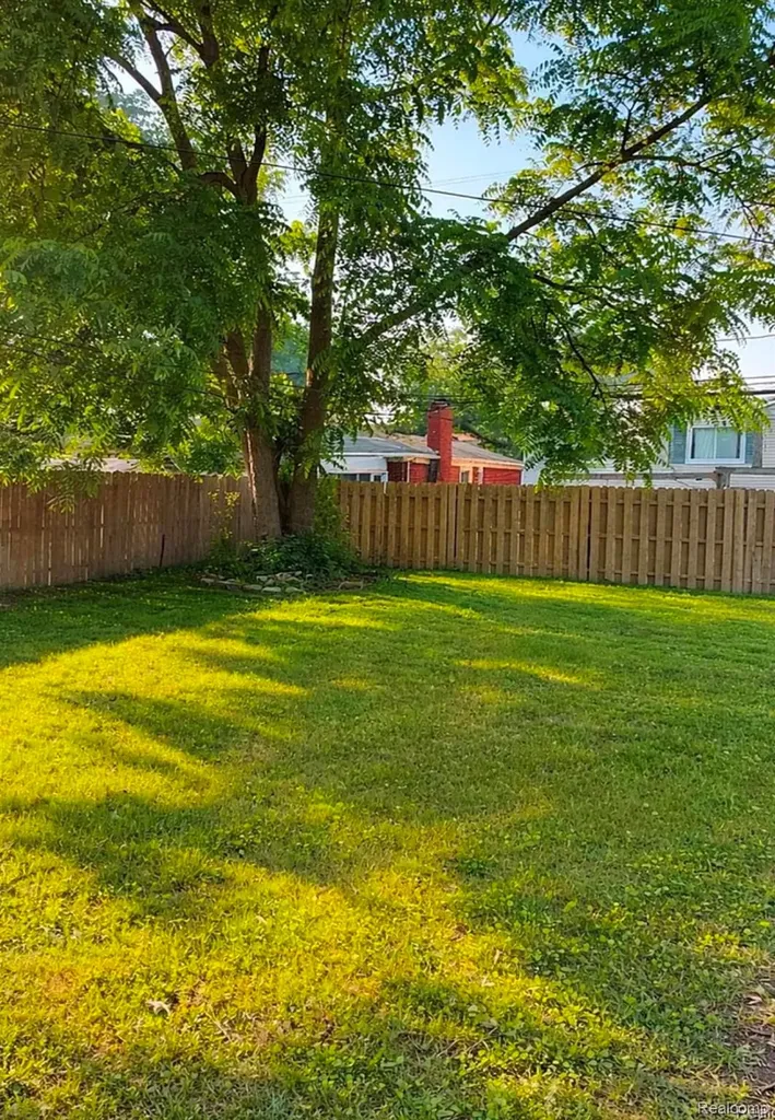 25880 Cherry Hill Road Dearborn Heights City MI 48127