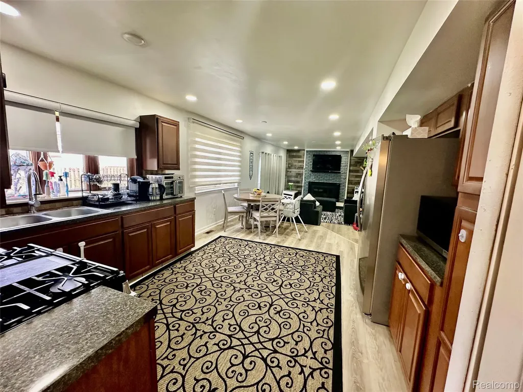 25880 Cherry Hill Road Dearborn Heights City MI 48127
