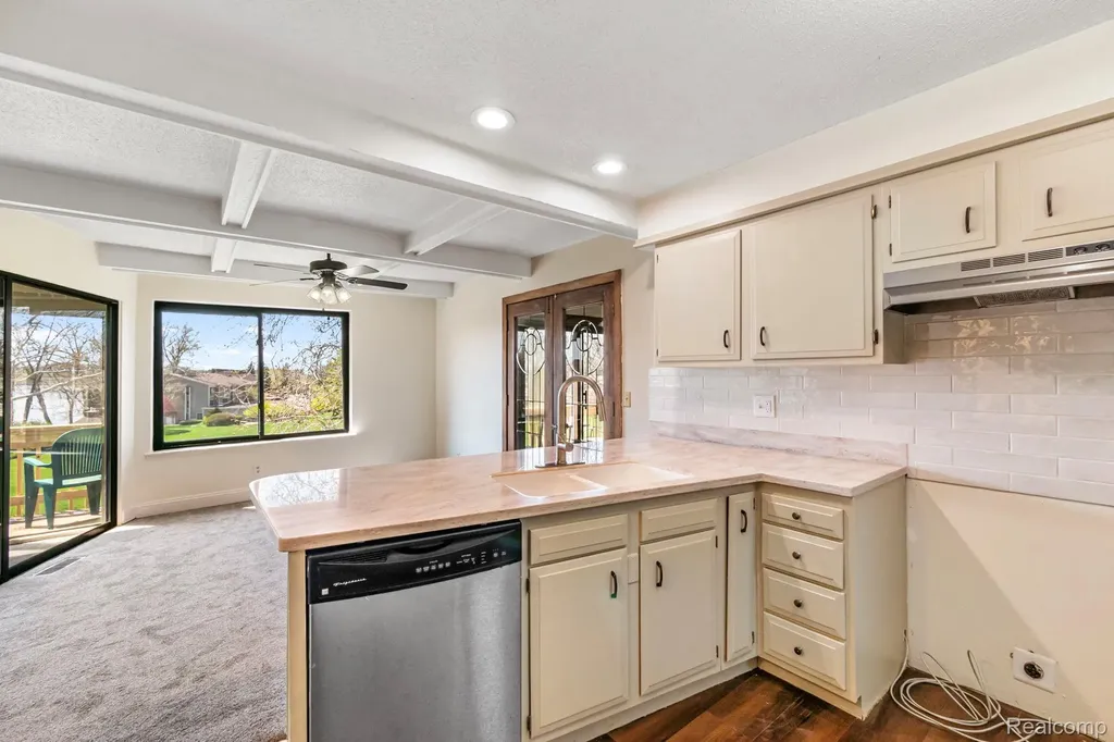 1680 Cliffs Landing Ypsilanti Charter Township MI 48198