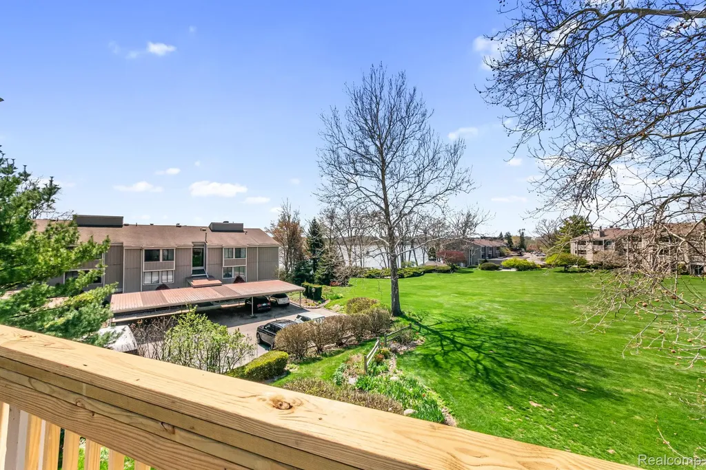 1680 Cliffs Landing Ypsilanti Charter Township MI 48198