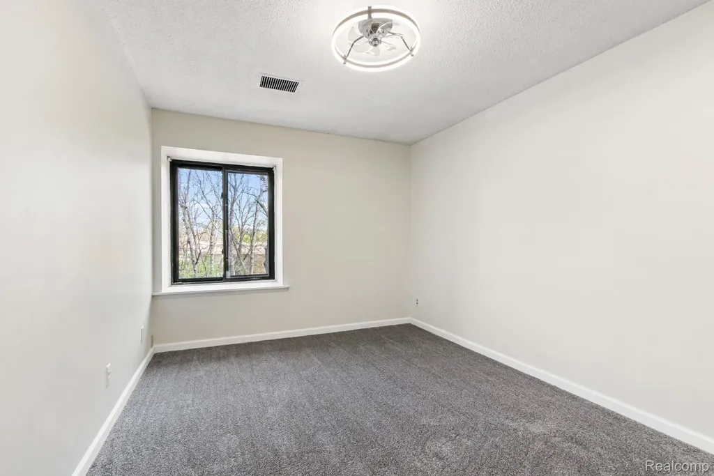 1680 Cliffs Landing Ypsilanti Charter Township MI 48198