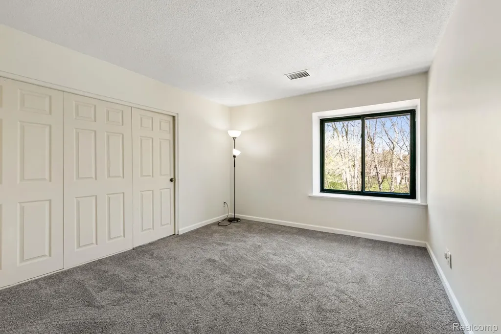 1680 Cliffs Landing Ypsilanti Charter Township MI 48198