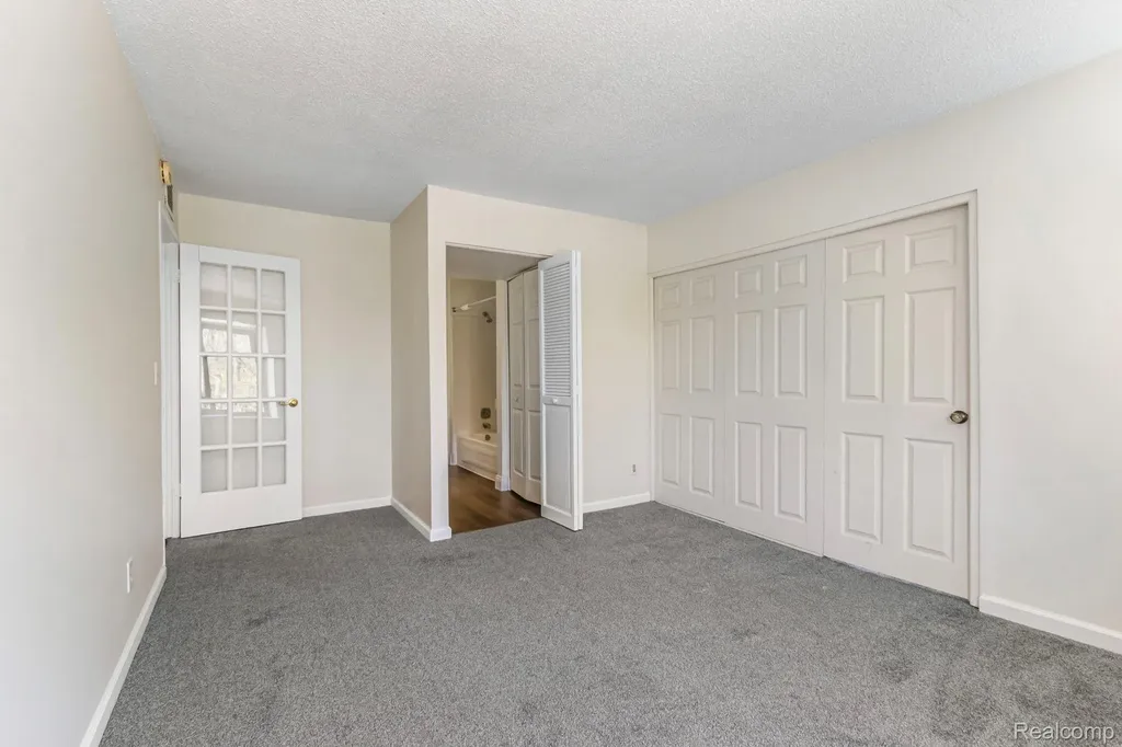 1680 Cliffs Landing Ypsilanti Charter Township MI 48198