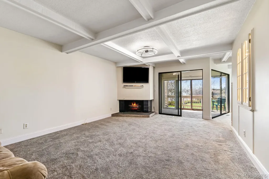 1680 Cliffs Landing Ypsilanti Charter Township MI 48198
