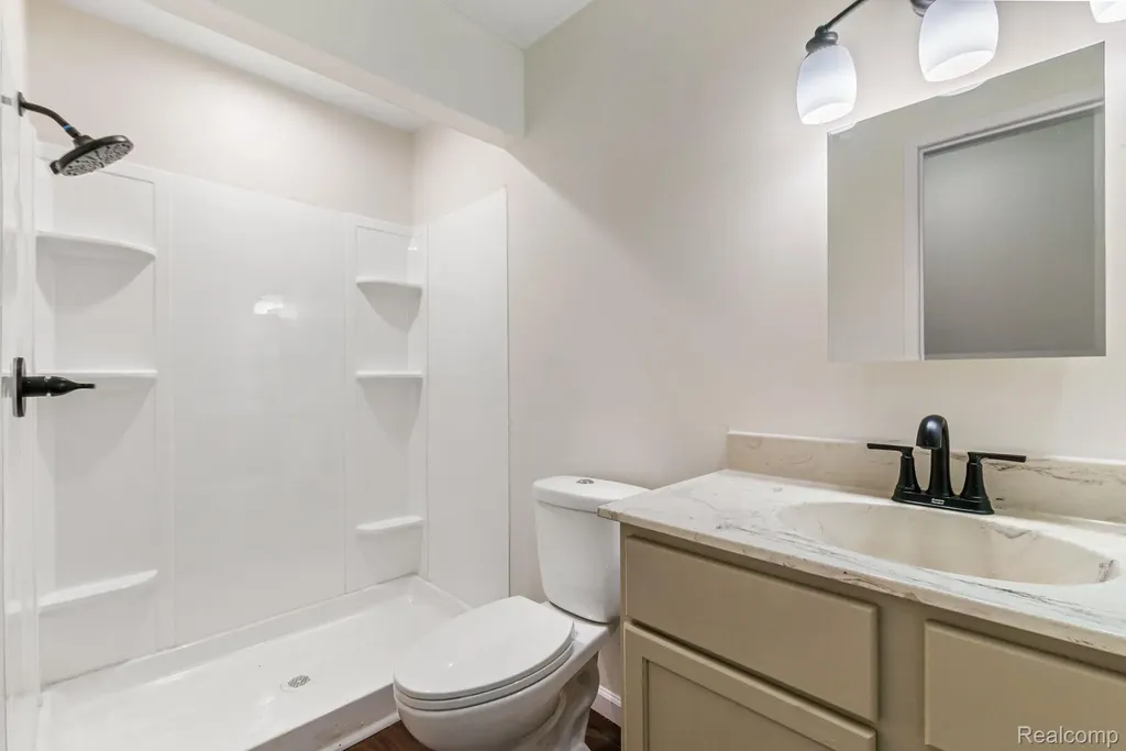 1680 Cliffs Landing Ypsilanti Charter Township MI 48198