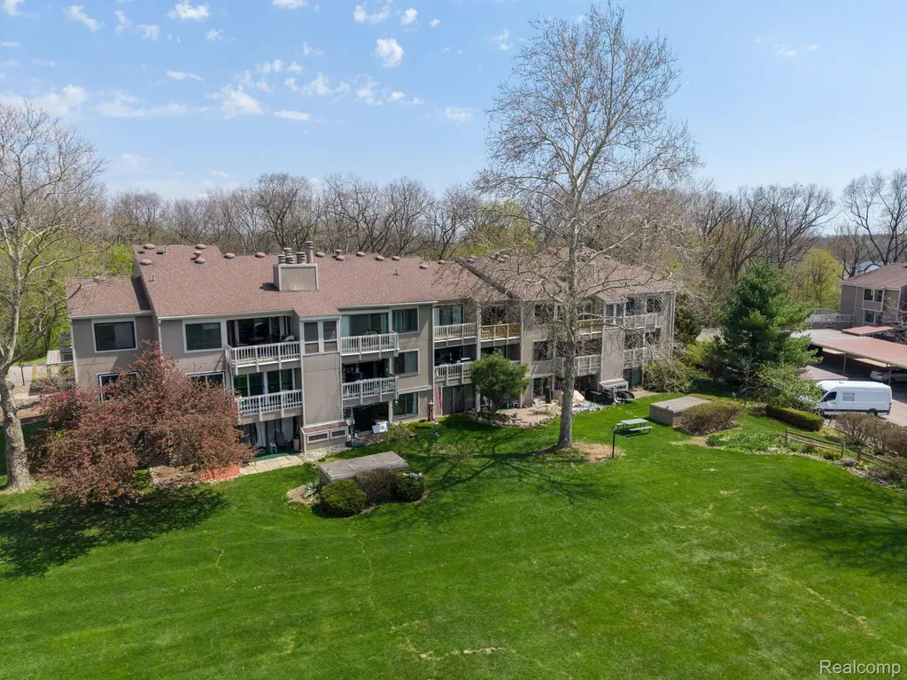 1680 Cliffs Landing Ypsilanti Charter Township MI 48198