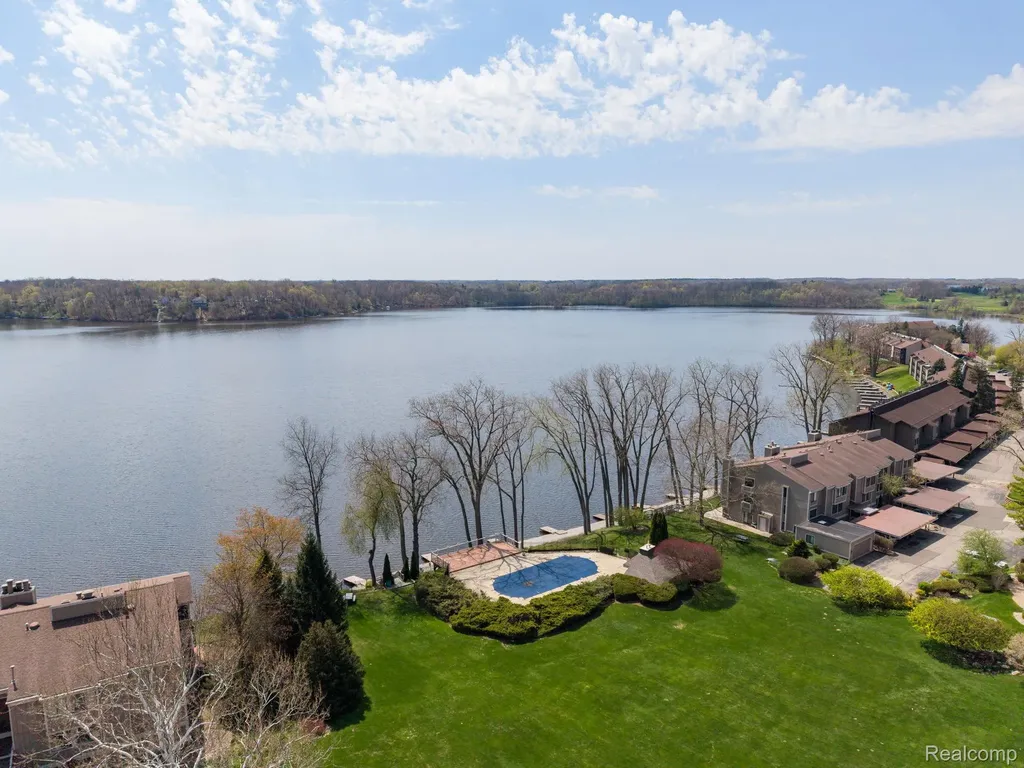 1680 Cliffs Landing Ypsilanti Charter Township MI 48198